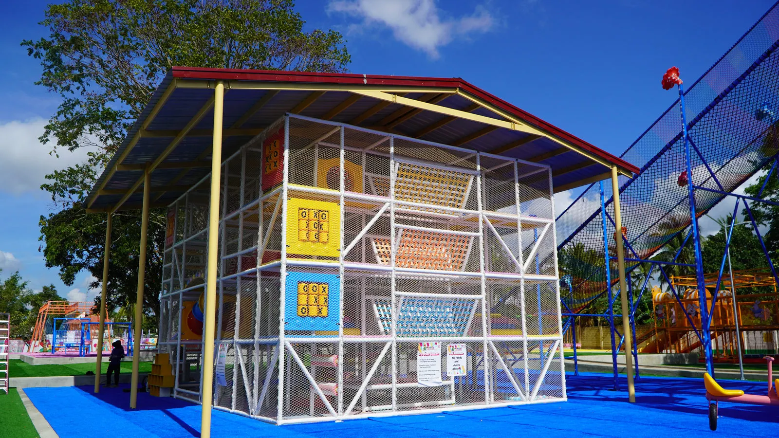 Multi-level play maze structure with giant tic-tac-toe